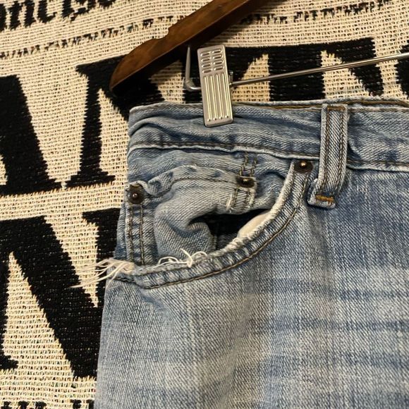 Levi’s Signature Blue Thrashed Jeans Fraying Mens Size 31 x 28.5 Grunge Style - Picture 4 of 16